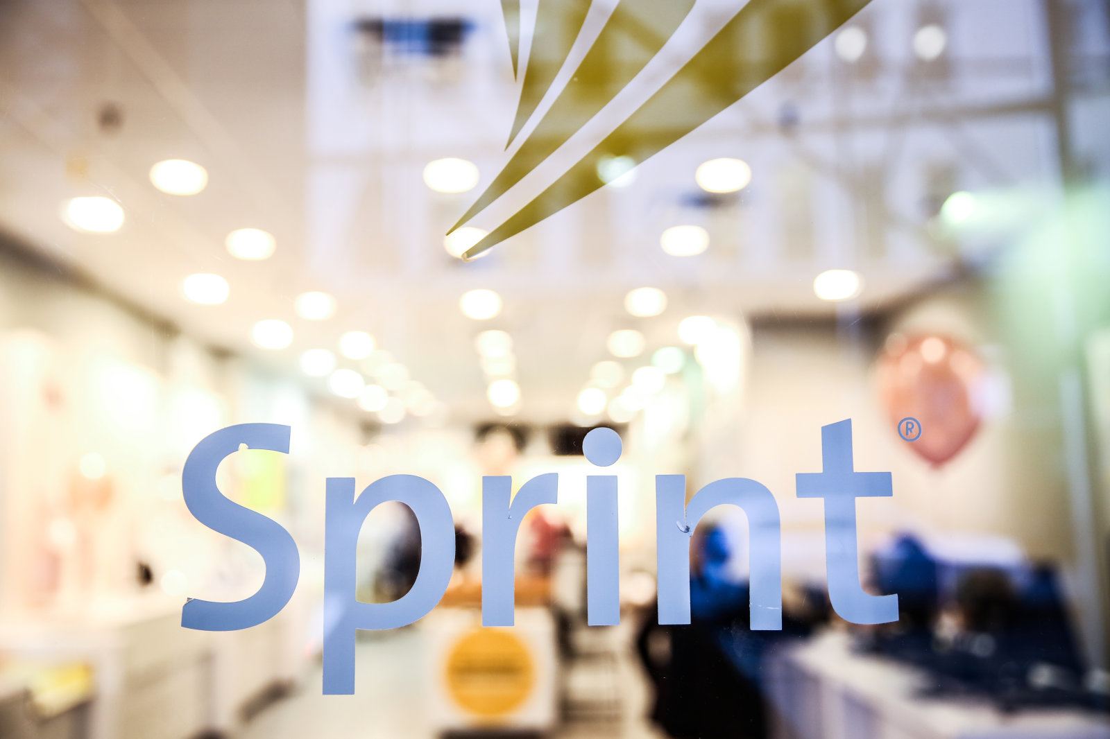Intel and Sprint team up to sell 5G PCs in 2019