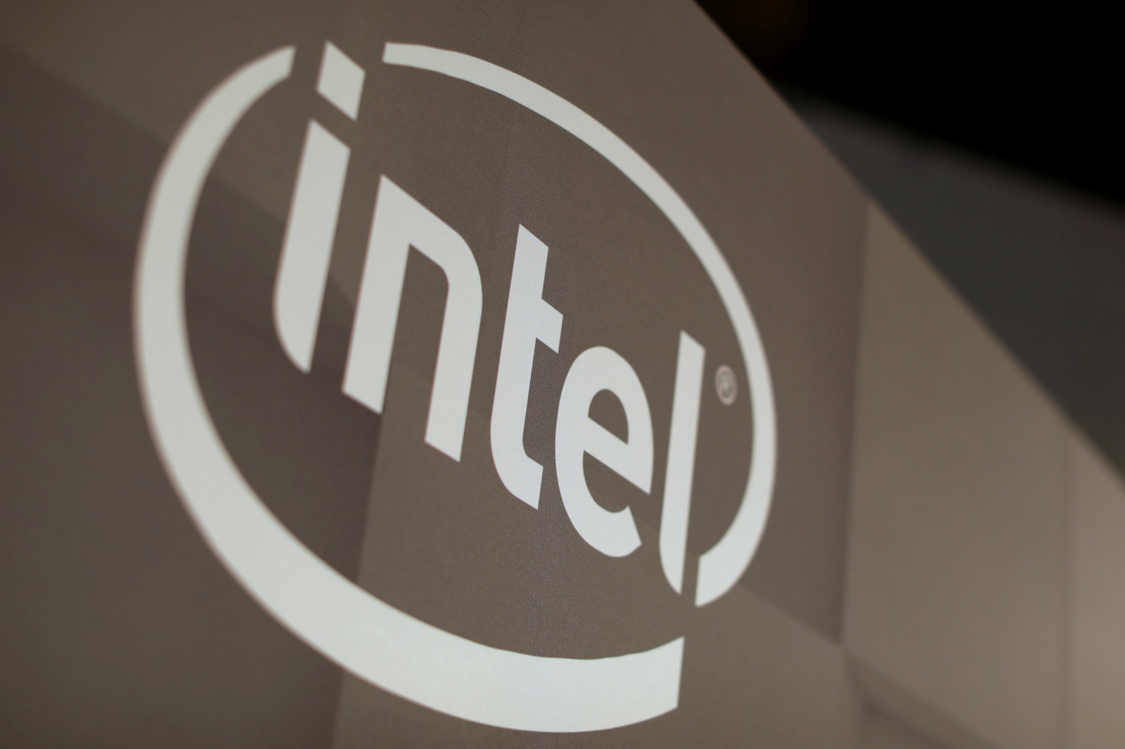 Intel aims to fix battery woes with low power LCD tech